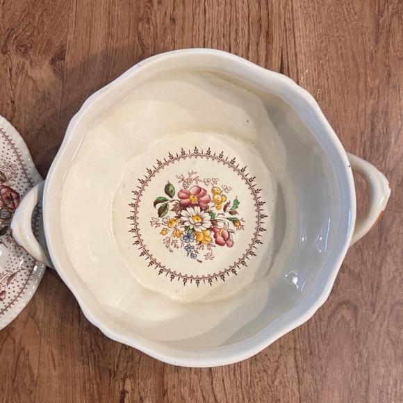 ANTIQUE RIDGWAYS ENGLAND
LYNTON FLORAL 8 IN ROUND
COVERED VEGETABLE DISH - Picture 6 of 11